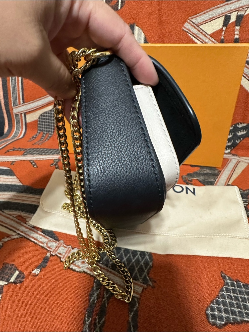 LOUIS VUITTON ❤️🌟LOCKME TENDER BAG WITH GOLD HADRWARE MICROCHIP⭐️ - Picture 5 of 12